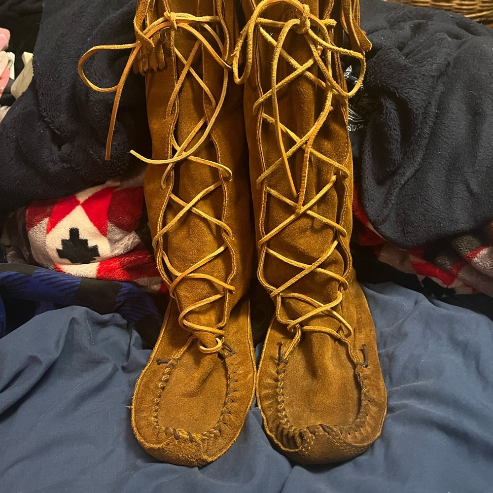Stylish Tan Lace-Up Boots for Women moccasins leather , excellent condition!!